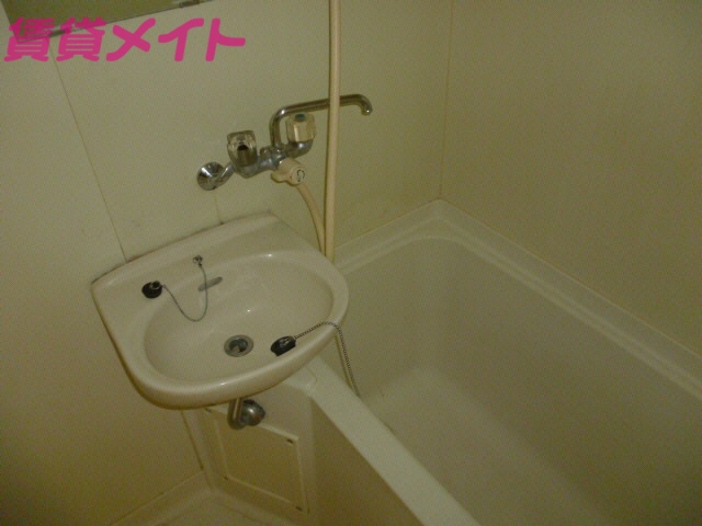 洗面設備　同型参考写真