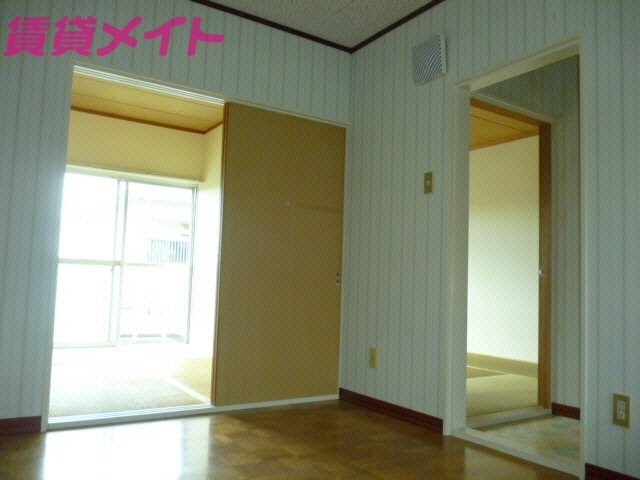 居室・リビング　同型参考写真