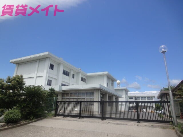 小学校　亀山市立井田川小学校（小学校）まで828m