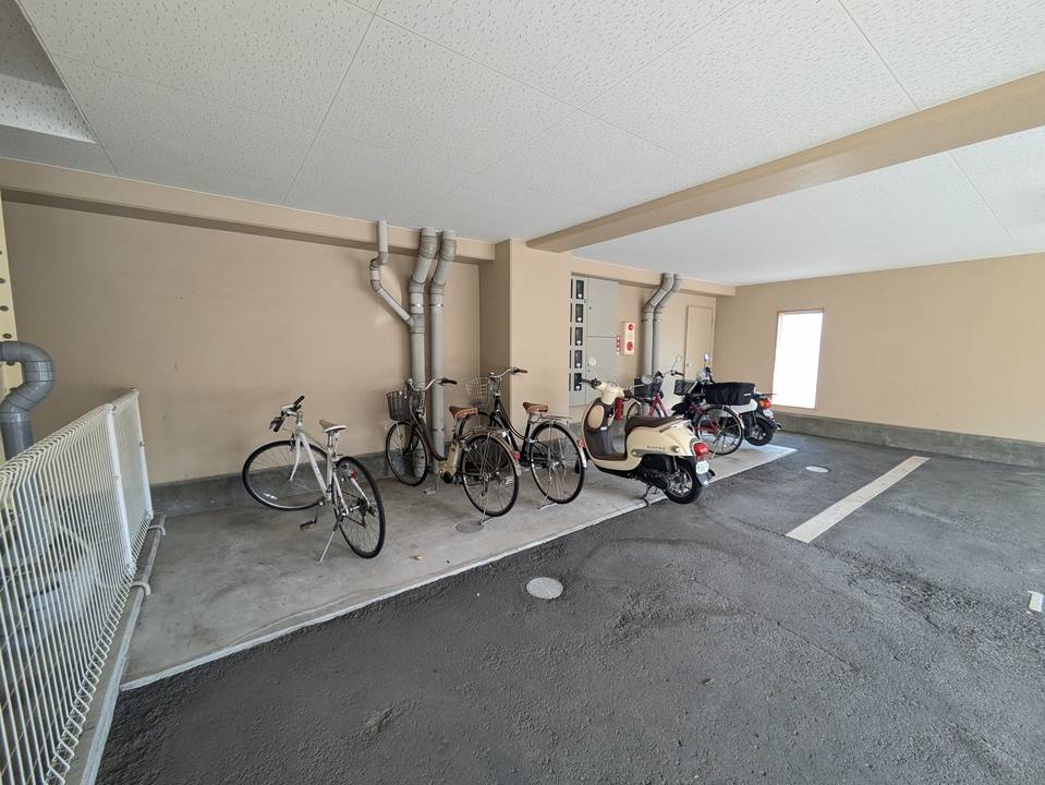 駐車場　駐輪場