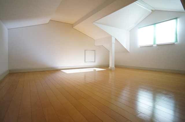 その他部屋・スペース　６帖のグルニエ（屋根裏）付です！