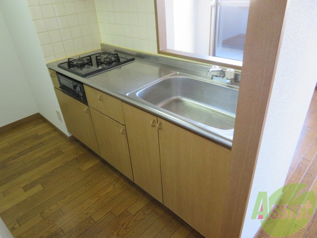 キッチン　システムキッチン。グリル付きでお魚も焼けますね。