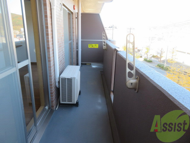 バルコニー　洗濯物がたくさん干せるバルコニーで嬉しいですね。