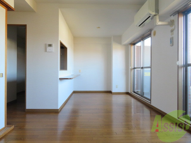 居室・リビング　１１．３帖の洋室です。広々として綺麗ですね。