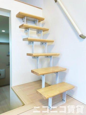 その他設備　手すり付きで安全な階段　※モデルルーム