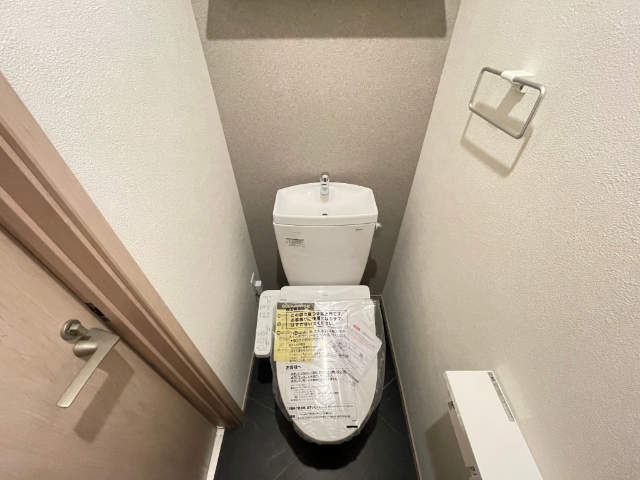 トイレ　温水洗浄便座