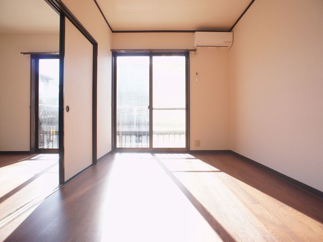 居室・リビング　快適に過ごせるエアコンが付いています♪