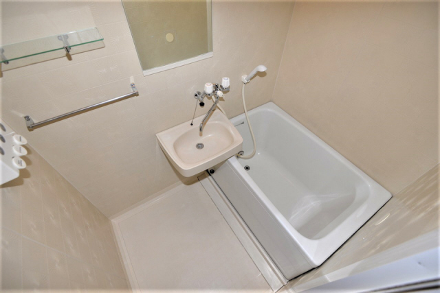 バス・シャワールーム　写真は同マンションの別のお部屋のものです