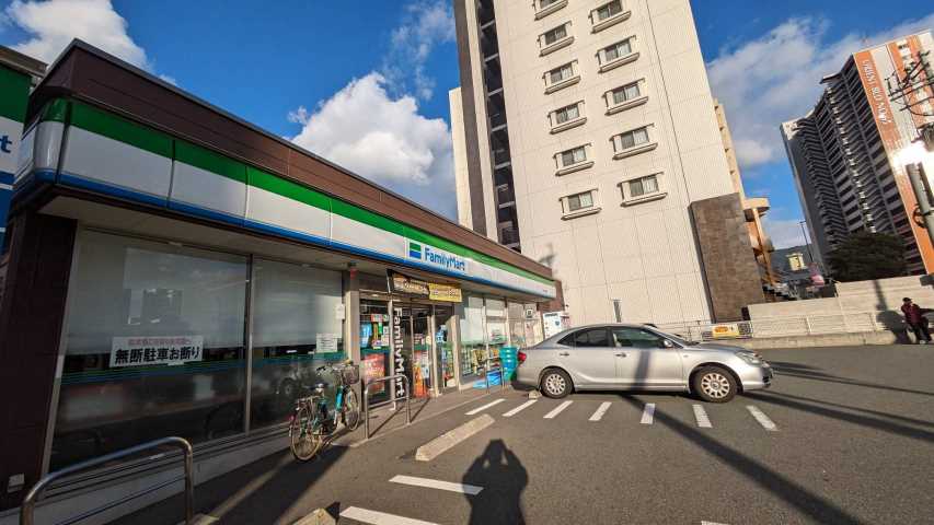 コンビニ　ファミリーマート（コンビニ）まで766m