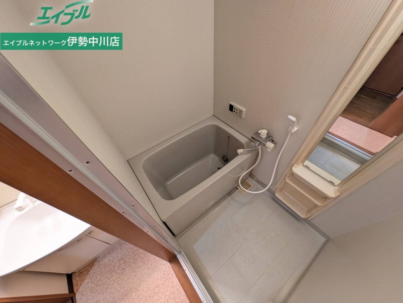 バス・シャワールーム　同物件別部屋写真