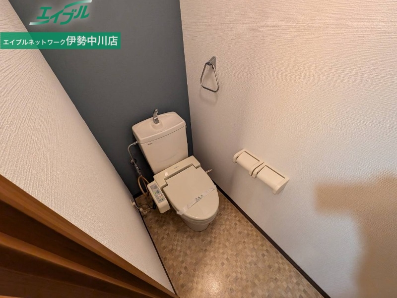 トイレ　同物件別部屋写真