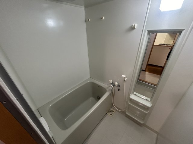 バス・シャワールーム　浴室乾燥機付きのバスルームです☆