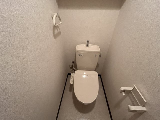 トイレ　温水洗浄便座です☆