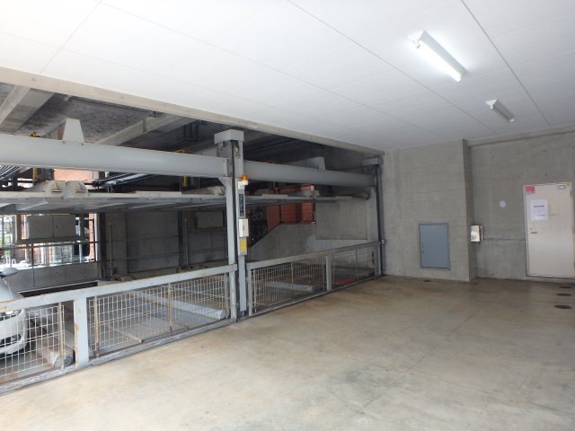 駐車場　駐車場は機械式です！車両サイズの制限あります。