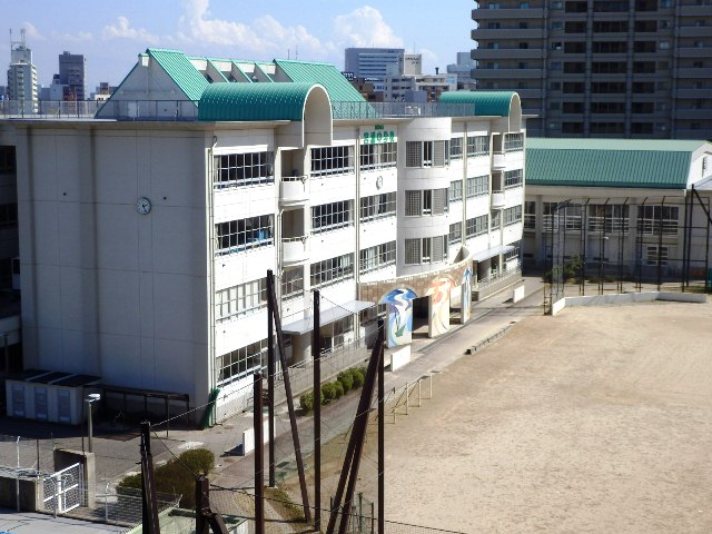 中学校　新潟市立宮浦中学校（中学校）まで349m