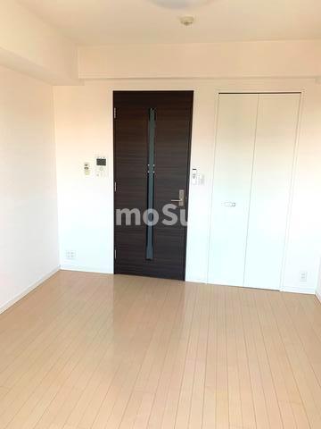 その他部屋・スペース　開放的な寝室です