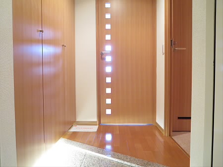 玄関　※別部屋参考写真