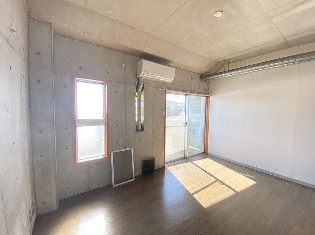 居室・リビング　同建物別部屋