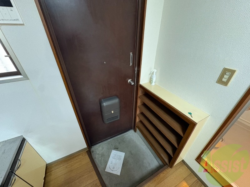 玄関　仕事から帰って迎えてくれるのはスタイリッシュな玄関です。