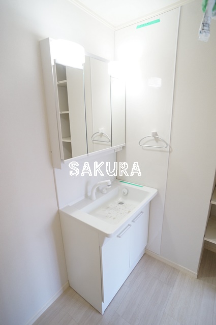 洗面設備　身支度に欠かせない独立洗面台♪