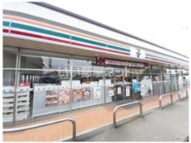 コンビニ　セブンイレブン鏡石中央店（コンビニ）まで801m