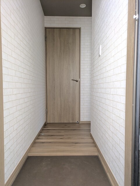 玄関　※参考写真　３０５号室の写真となります。