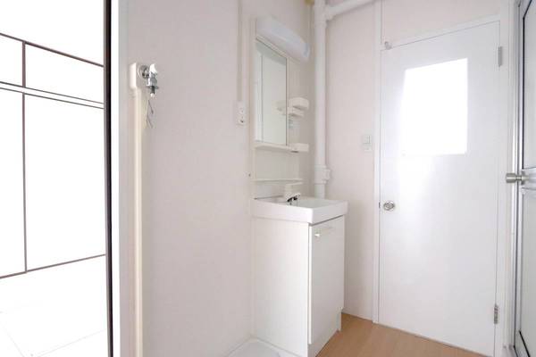 洗面設備　モデルルームの写真です