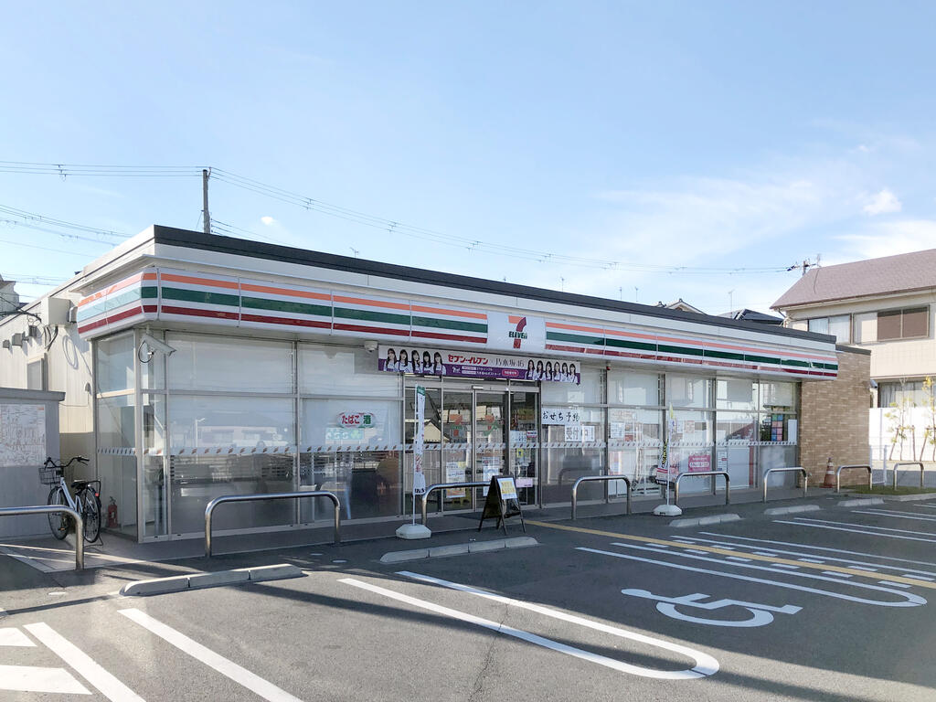 コンビニ　セブンイレブン（コンビニ）まで1657m