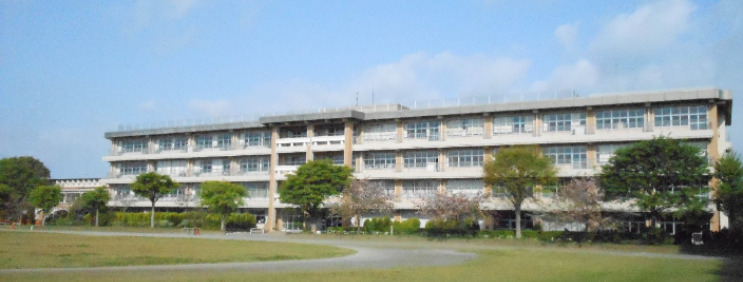 中学校　富里市立富里南中学校（中学校）まで962m