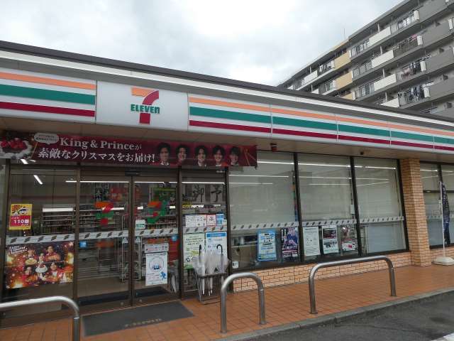 コンビニ　セブンイレブン（コンビニ）まで1058m