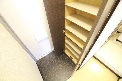 玄関　収納たっぷりなシューズＢＯＸ付きです♪