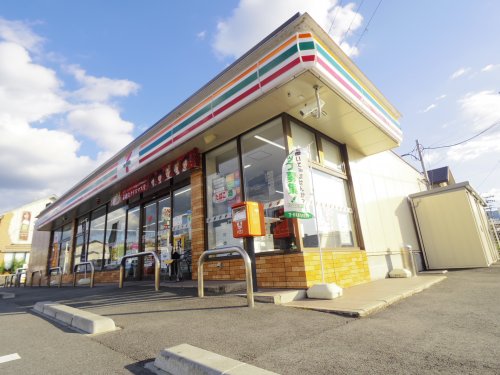 コンビニ　セブンイレブン 桜井外山店（コンビニ）まで986m