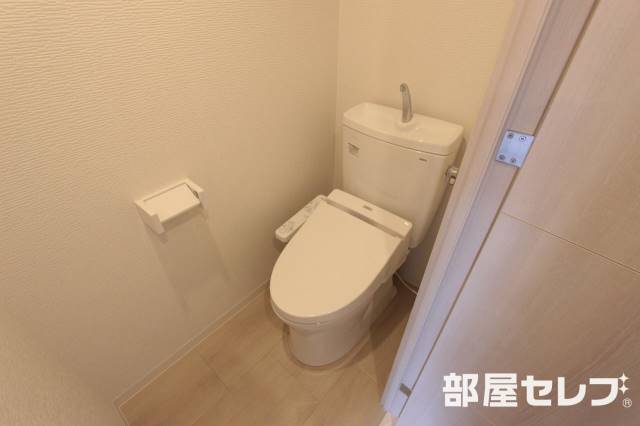 トイレ　ウォシュレットつき。