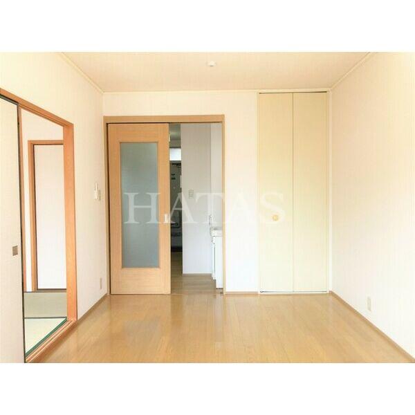 居室・リビング　同物件別部屋です