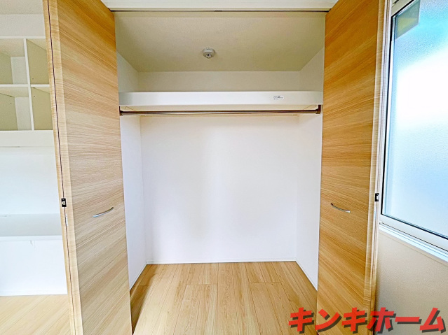 収納　写真は別のお部屋です。