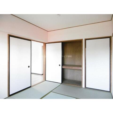 居室・リビング　日本らしい落ち着いた雰囲気の和室です