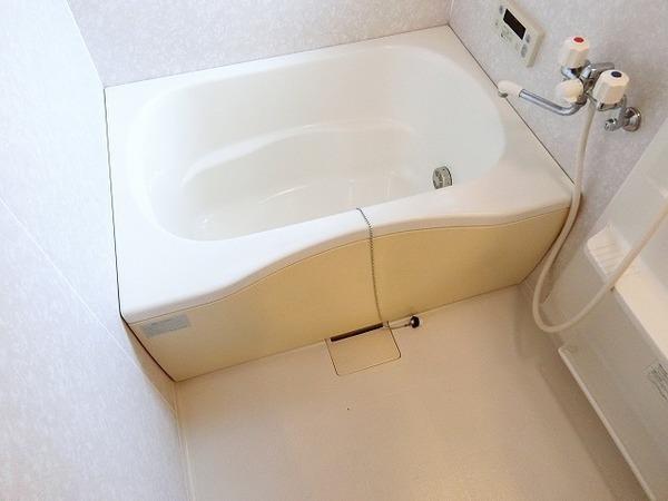 バス・シャワールーム　追い焚き機能有り！