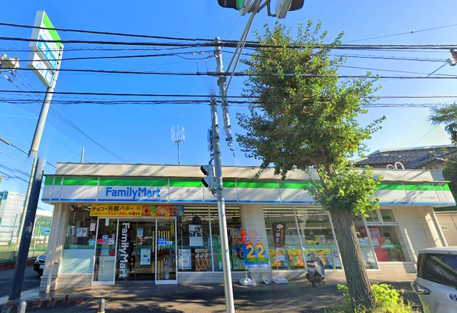 コンビニ　ファミリーマートニック片倉店（コンビニ）まで165m