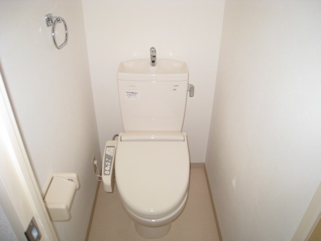 トイレ　同物件別号室のものです。　家具はイメージです。