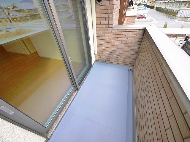 バルコニー　暖かな日差しのふりそそぐバルコニー