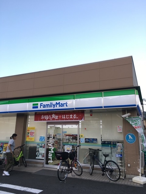 コンビニ　ファミリーマート世田谷若林一丁目（コンビニ）まで320m