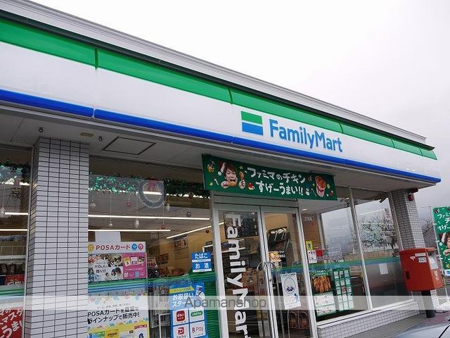 コンビニ　ファミリーマート（コンビニ）まで640m