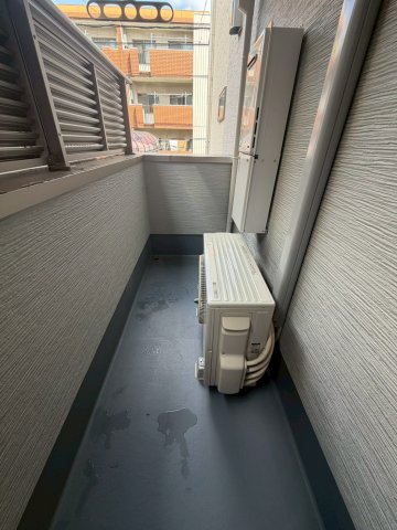 バルコニー　暖かな日差しのふりそそぐバルコニー