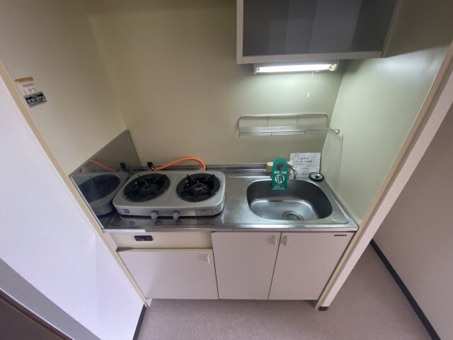 キッチン　※別室同じ間取りの写真。現況を優先します。※コンロはつきませ