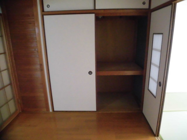 収納　洋室にある収納スペースです