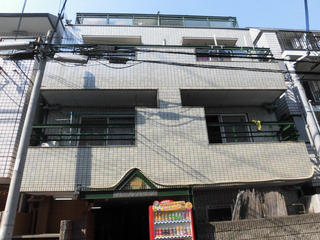 建物外観　シンプルなデザインで清潔感のある外観です