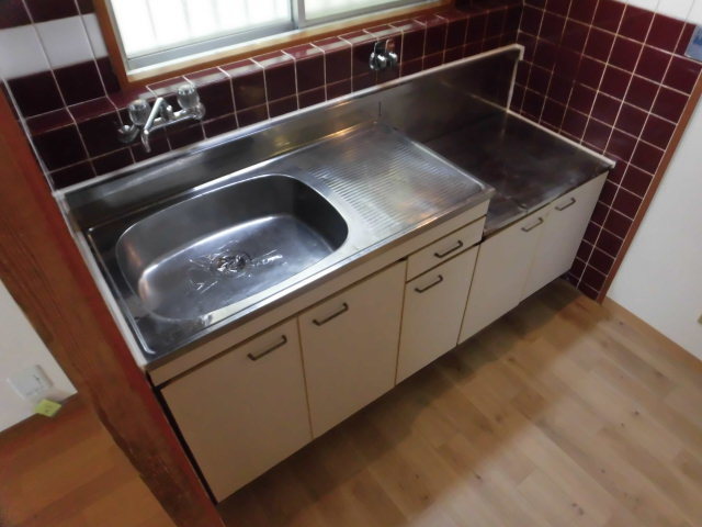 キッチン　まな板スペースもあるキッチンです