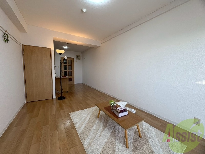 その他部屋・スペース　洋室を別角度から撮影しました。イメージを掴んで下さい。