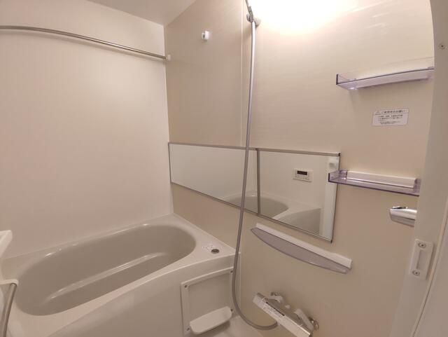 バス・シャワールーム　※別部屋の写真です