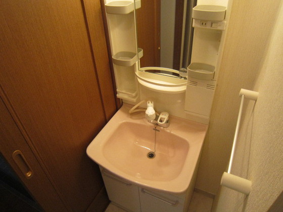 洗面設備　※別号室の写真です
